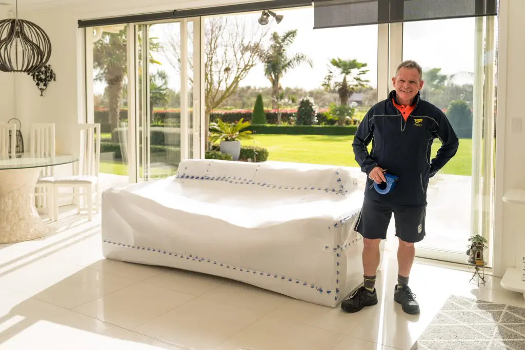 Budget-Smart Moves: Wellington House Movers' Guide to Affordable Relocation 2 THE.MOVING.CO 09344